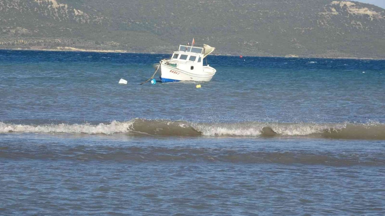 Lodos fırtınası nedeniyle Bozcaada ve Gökçeada’ya feribot seferleri iptal edildi