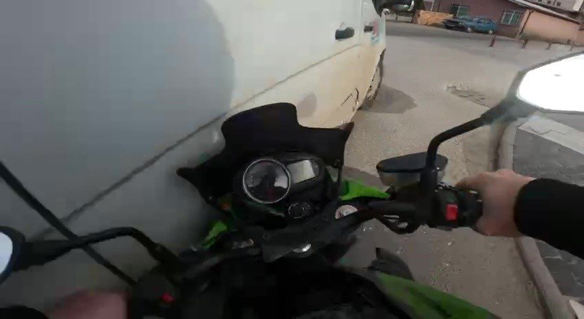 Direksiyon dersine yetişmeye çalışırken kazaya karıştı