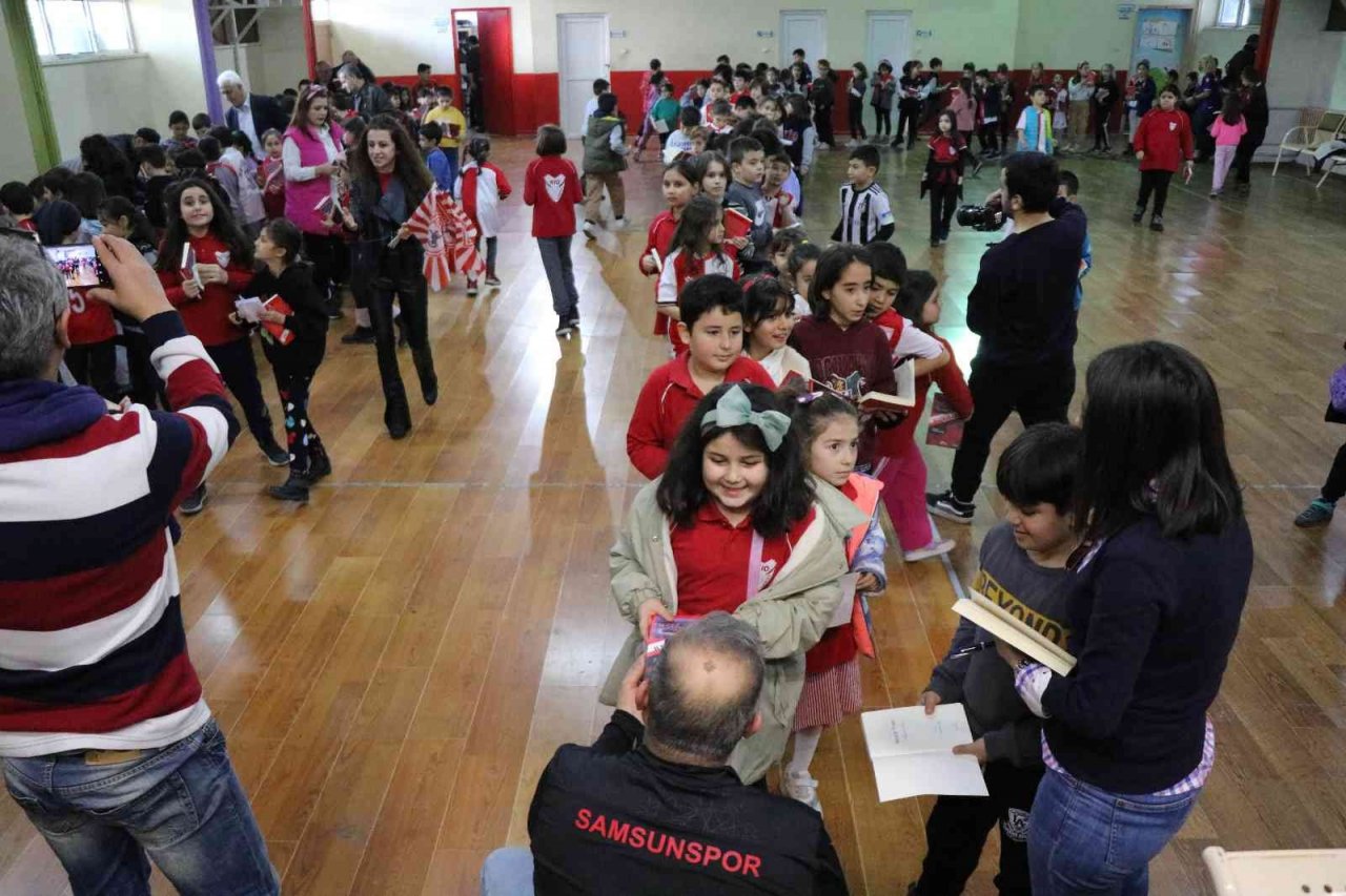 Samsunspor efsaneleri minik taraftarlarla buluştu