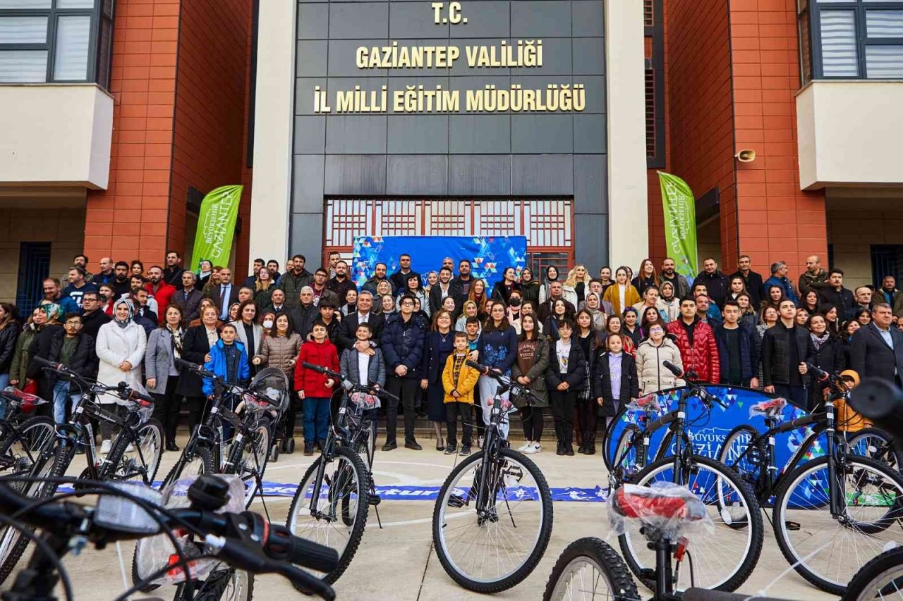 Gaziantep’te 7 okulun öğretmenlerine bisiklet dağıtımı