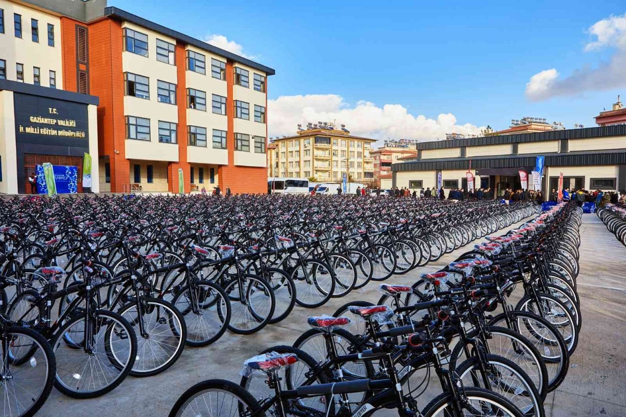 Gaziantep’te 7 okulun öğretmenlerine bisiklet dağıtımı