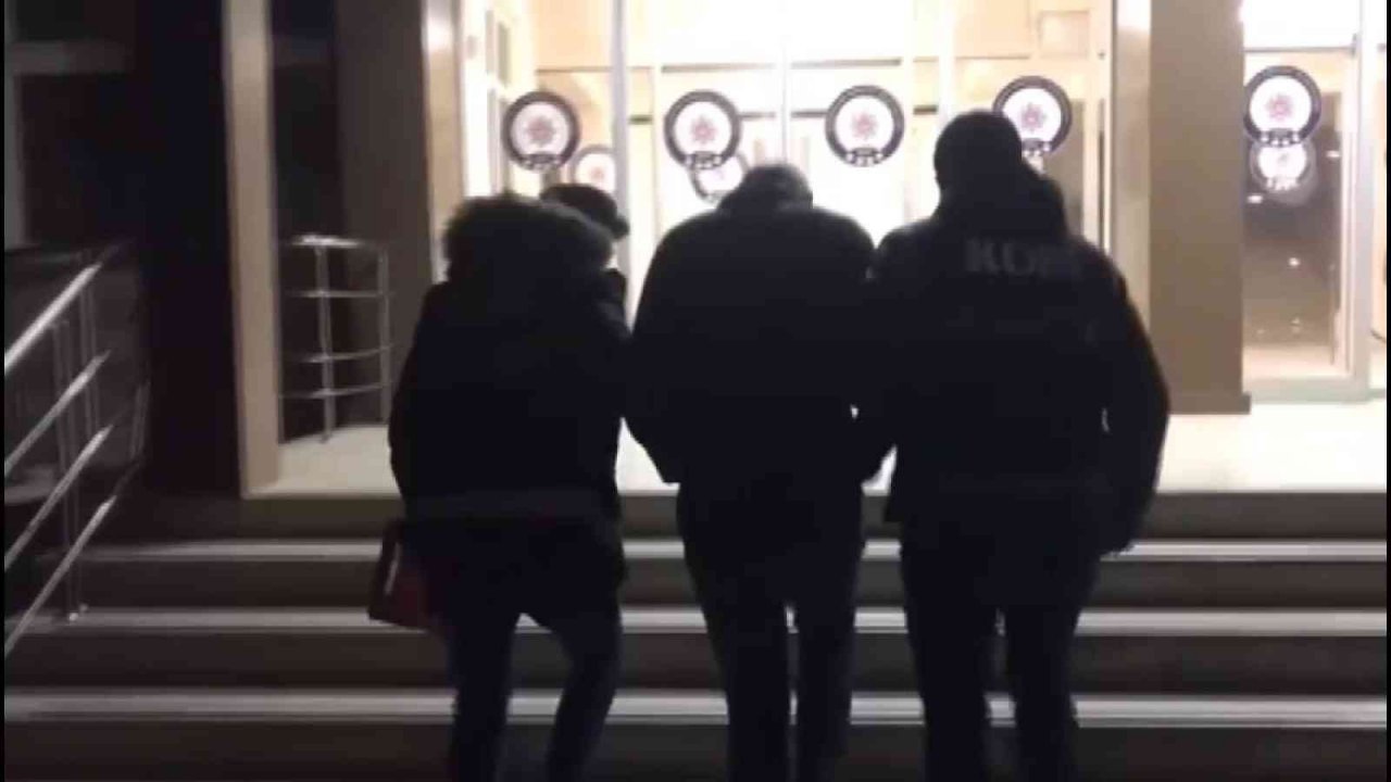 Gaziantep’te 1 ton 12 litre etil alkol ele geçirildi