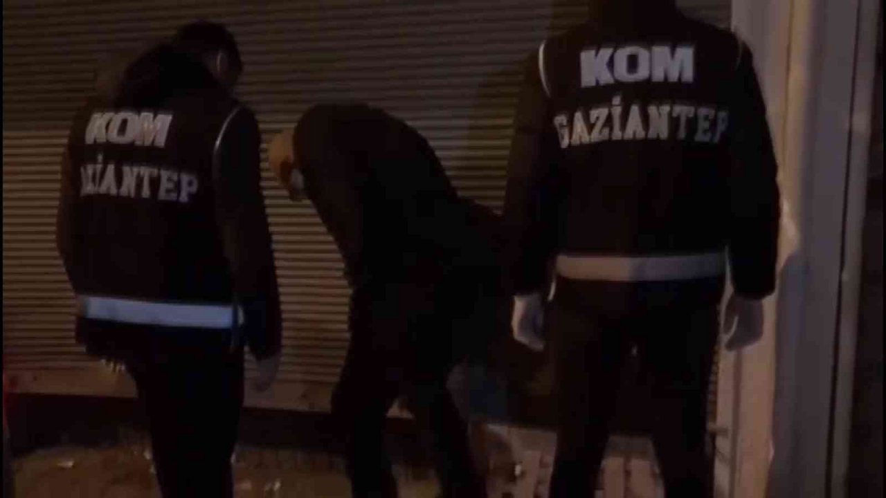 Gaziantep’te 1 ton 12 litre etil alkol ele geçirildi