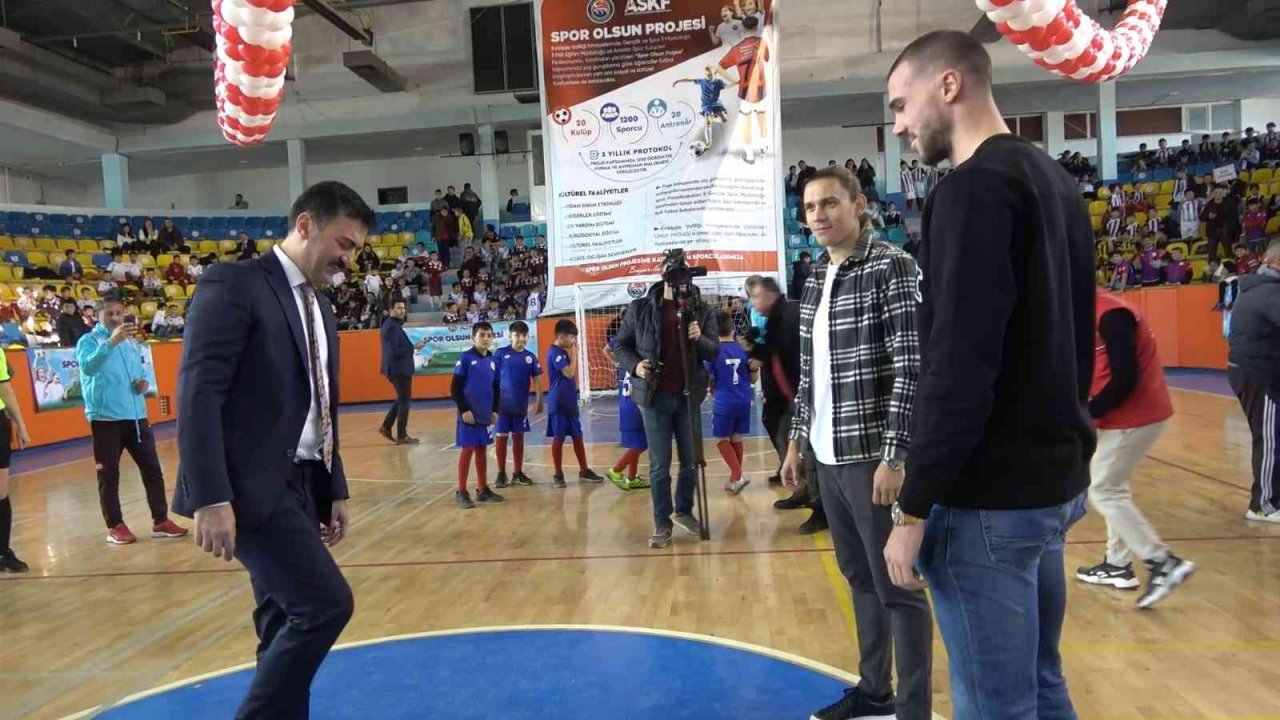 MKE Ankaragücü’nün futbolcuları Antalyalı ve Mujakic’e yoğun ilgi