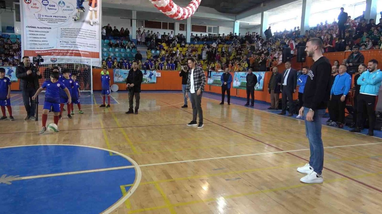 MKE Ankaragücü’nün futbolcuları Antalyalı ve Mujakic’e yoğun ilgi