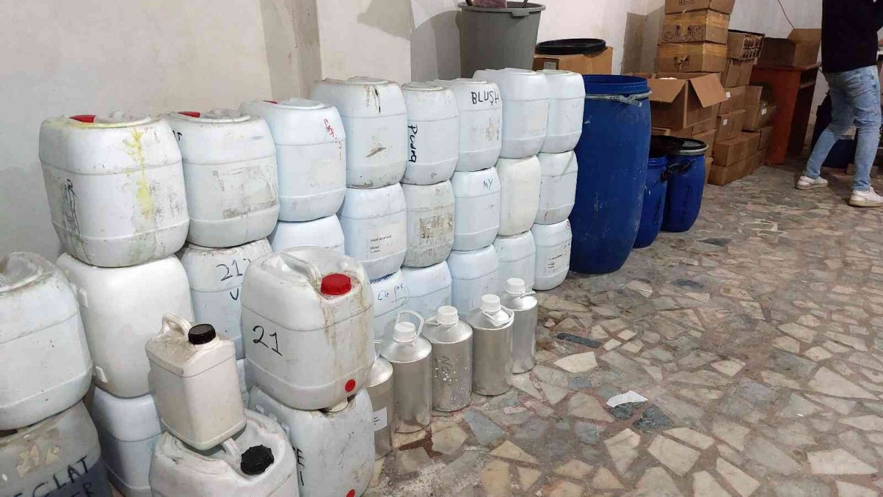 İstanbul’da piyasa değeri 5 milyon 690 bin TL olan sahte parfüm ele geçirildi
