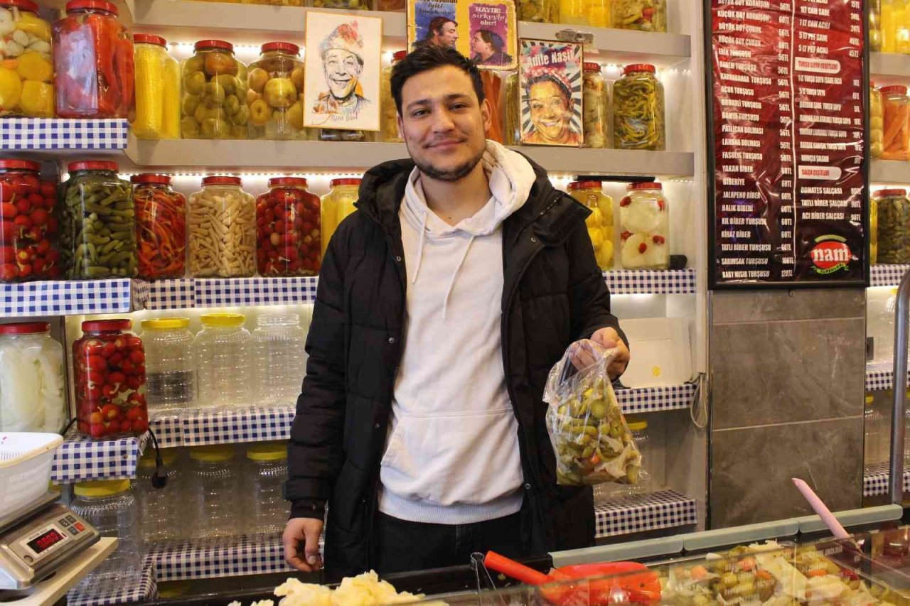 Turşu hırsızı kamerada