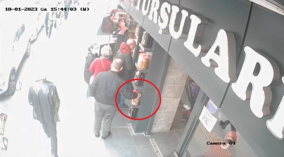 Turşu hırsızı kamerada