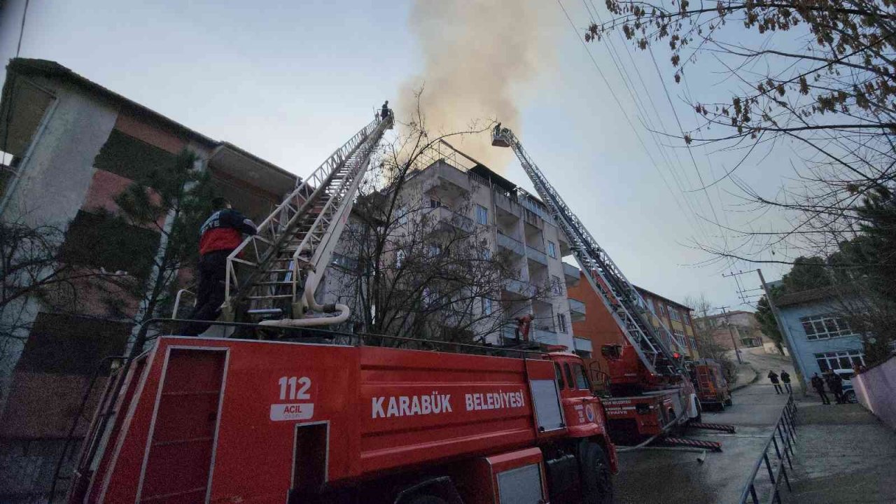 Binanın çatısında patlama: Patlama sonrası çatı alev topuna döndü