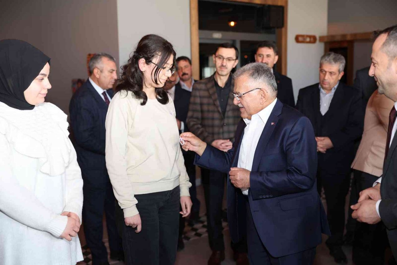 Başkan Büyükkılıç, Develi’de başarılı öğrencileri ödüllendirdi