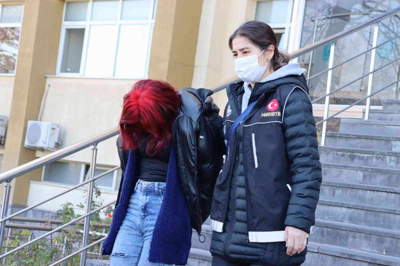 Narkotik ekipleri uyuşturucu tacirlerine göz açtırmıyor: 8 gözaltı