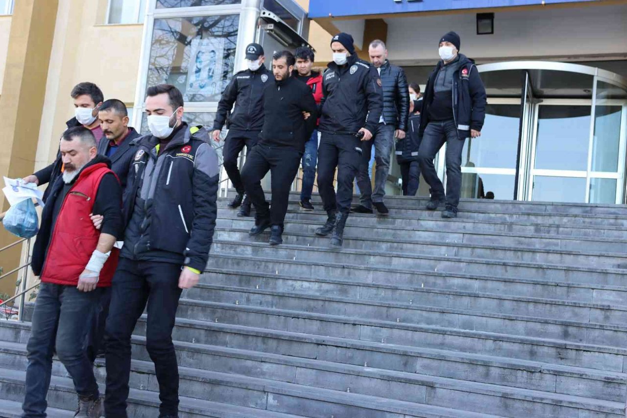 Narkotik ekipleri uyuşturucu tacirlerine göz açtırmıyor: 8 gözaltı