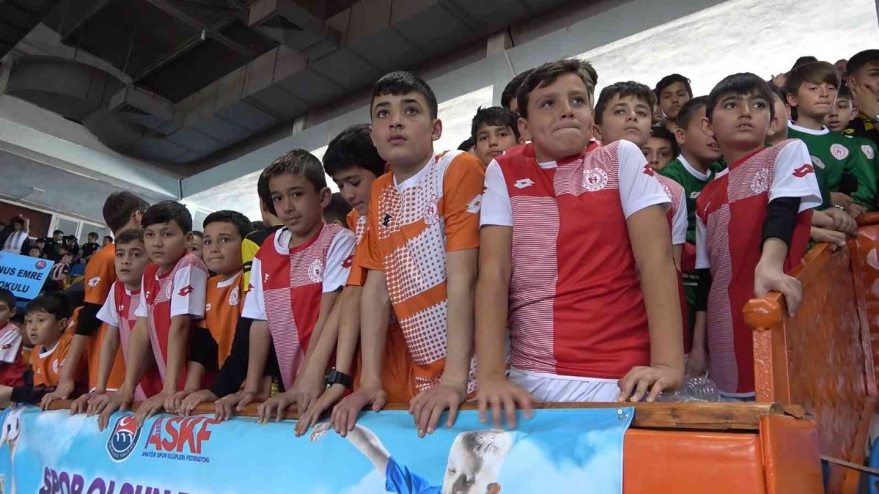 MKE Ankaragücü’nün futbolcuları Antalyalı ve Mujakic’e yoğun ilgi