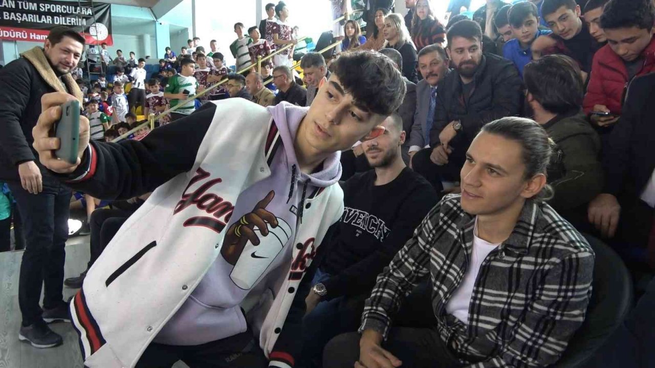 MKE Ankaragücü’nün futbolcuları Antalyalı ve Mujakic’e yoğun ilgi