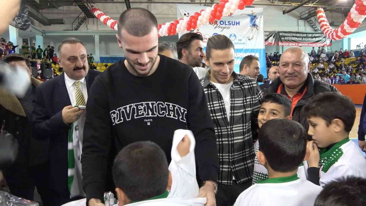 MKE Ankaragücü’nün futbolcuları Antalyalı ve Mujakic’e yoğun ilgi