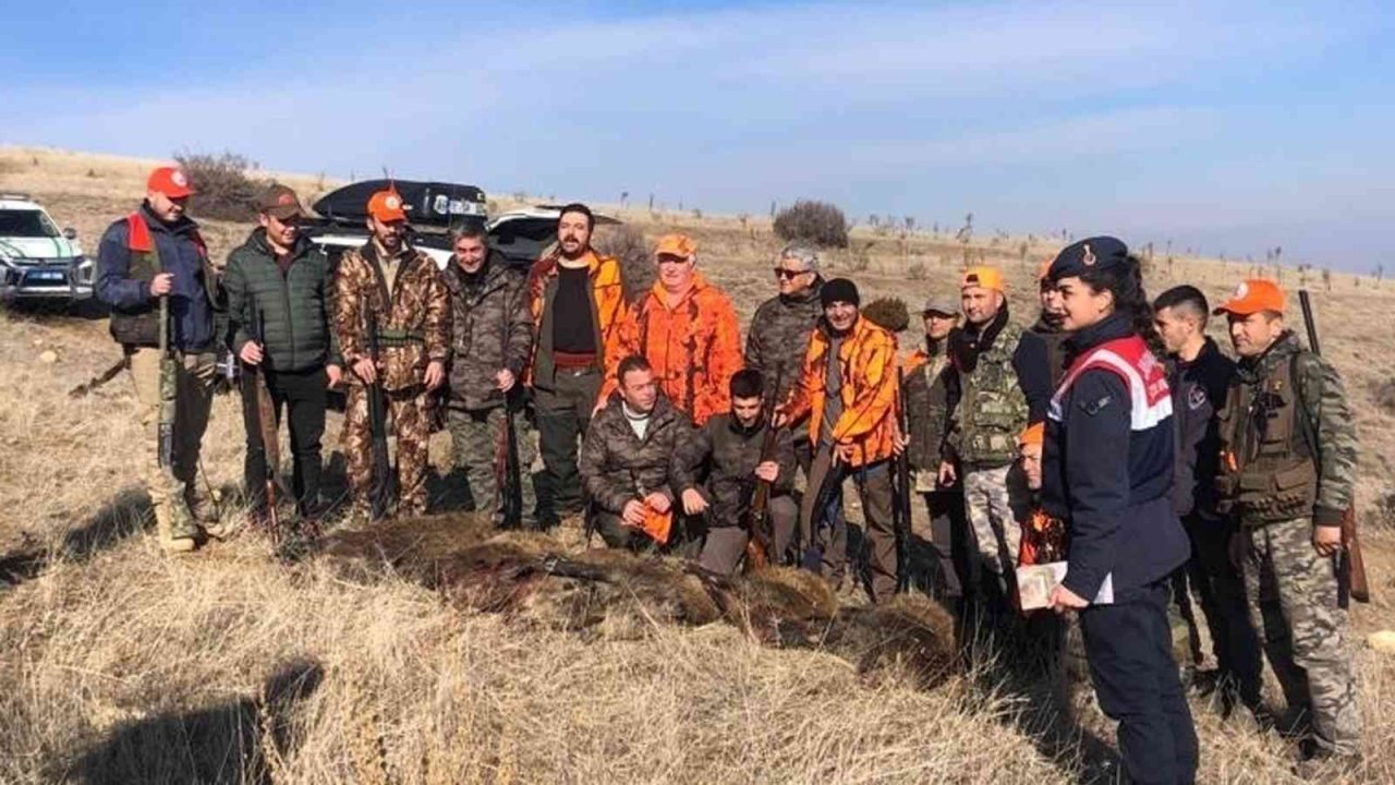 Kırıkkale’de saha denetimi yapan jandarma, avcıları bilgilendirdi