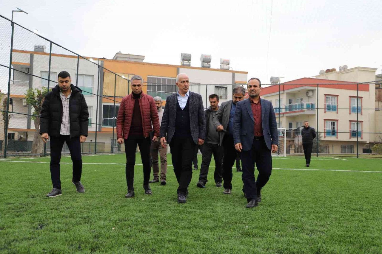 Madımak Parkı içindeki halı saha yenilendi