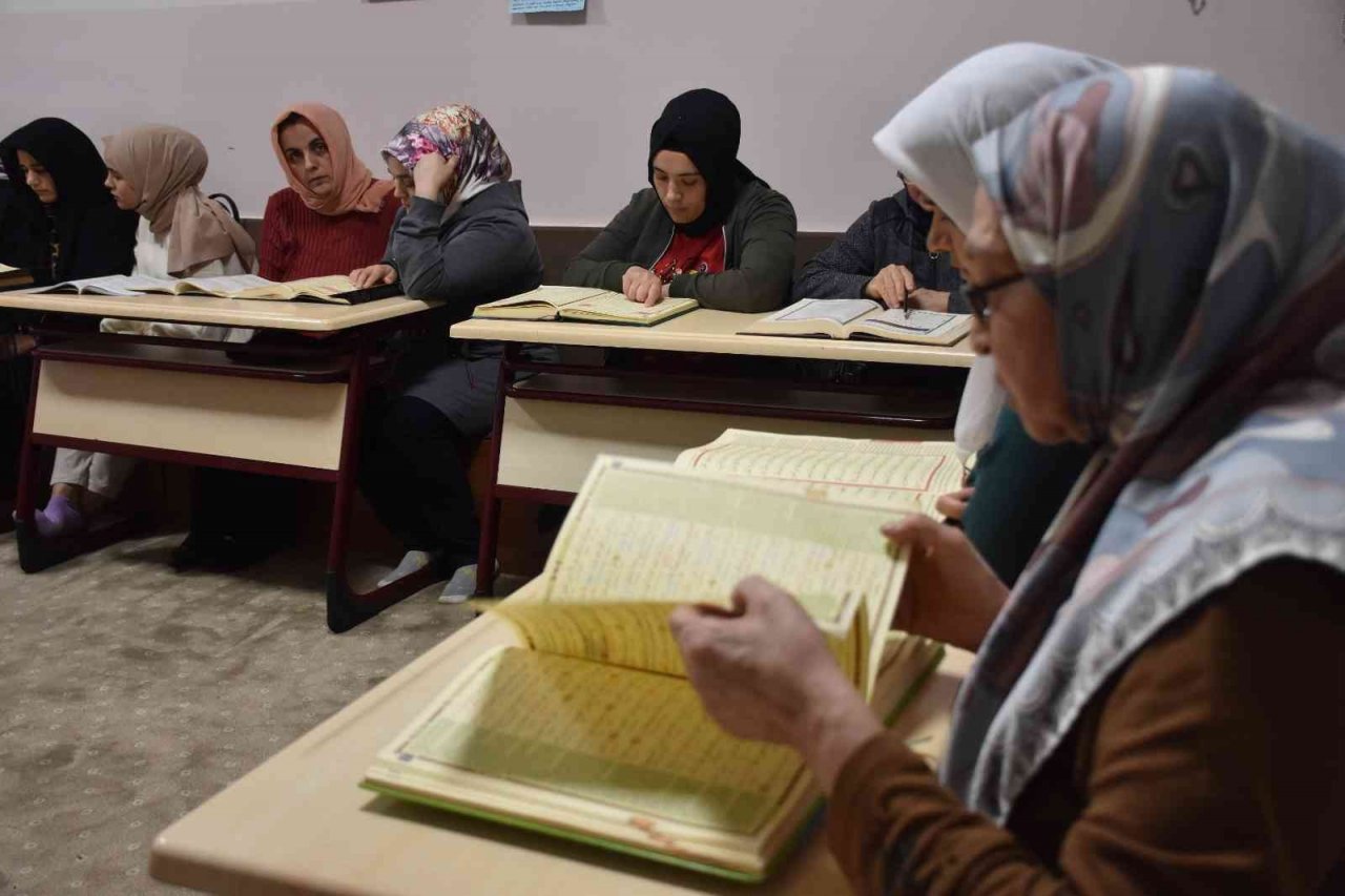 Şahinbey tesislerinde Kur’an-ı Kerim öğreniyorlar