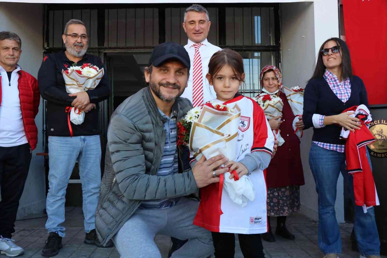 Samsunspor efsaneleri minik taraftarlarla buluştu