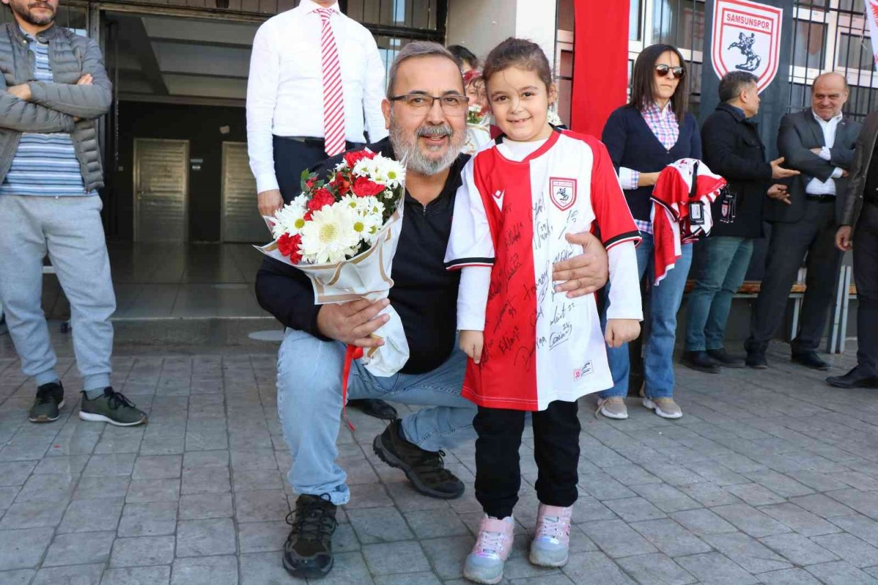 Samsunspor efsaneleri minik taraftarlarla buluştu