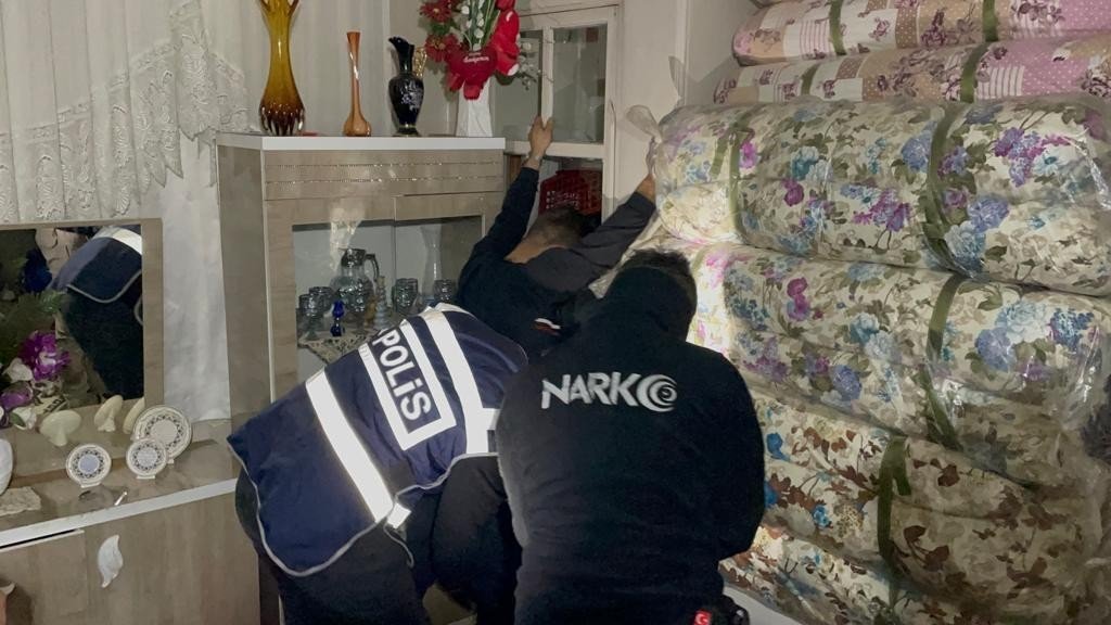 Uyuşturucu satıcılarına şafak operasyonu: 60 gözaltı
