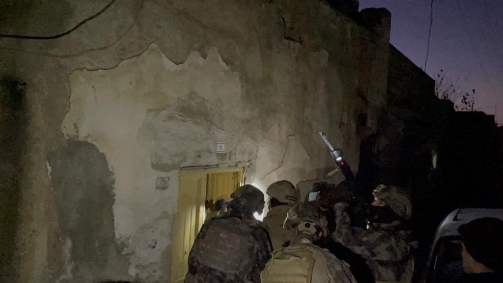 Uyuşturucu satıcılarına şafak operasyonu: 60 gözaltı