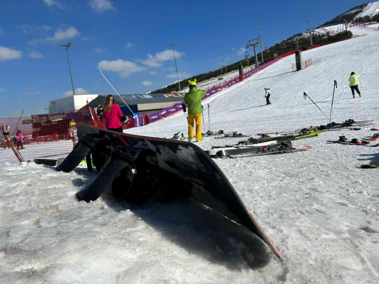 Sömestir tatili için aileler Palandöken Kayak Merkezine akın etti