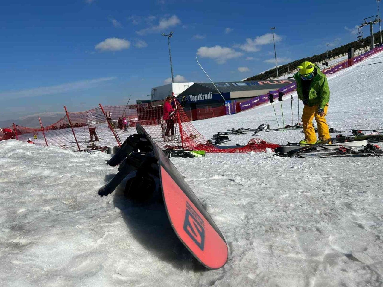 Sömestir tatili için aileler Palandöken Kayak Merkezine akın etti