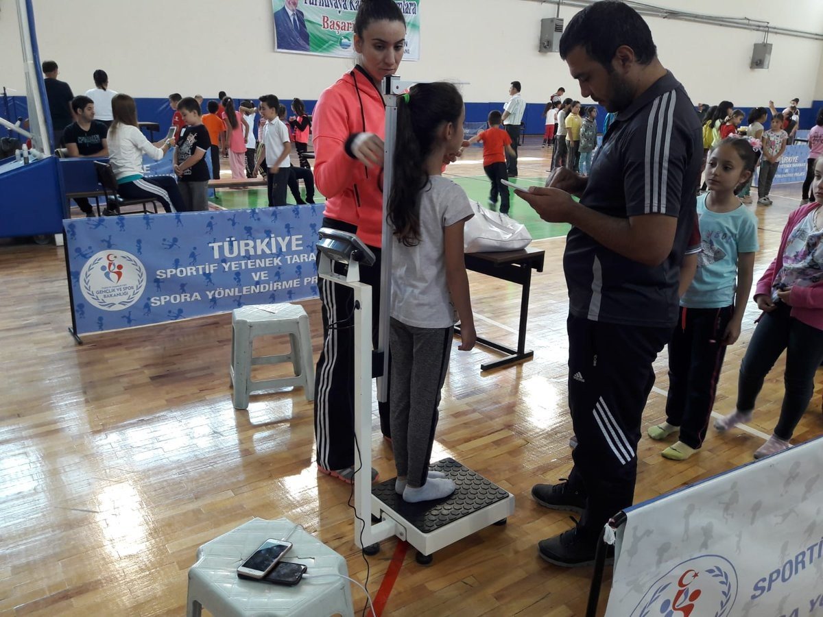 Yetenek taraması için spor malzemeleri dağıtılacak