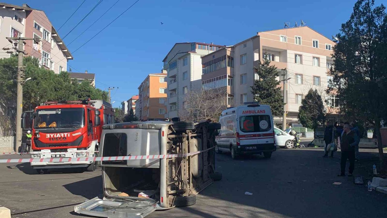 16 yaşındaki çocuk izinsiz aldığı arabayla kaza yaptı: 3 yaralı