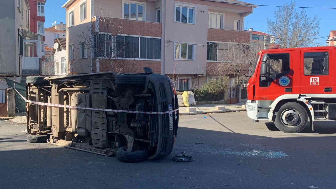 16 yaşındaki çocuk izinsiz aldığı arabayla kaza yaptı: 3 yaralı