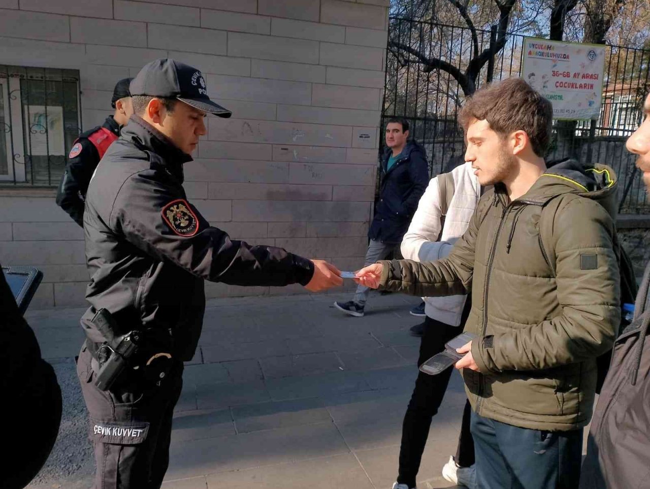 Afyon’da polis ekipleri denetimlerde göz açtırmadı