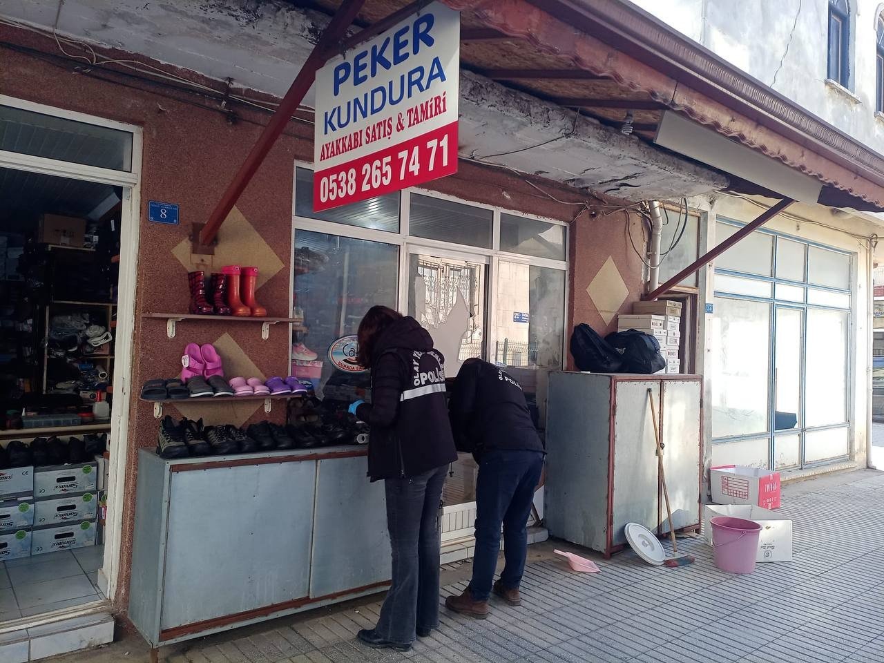 İş yerinin camını taşla kırdı, içerdeki bağış kutusunu çaldı