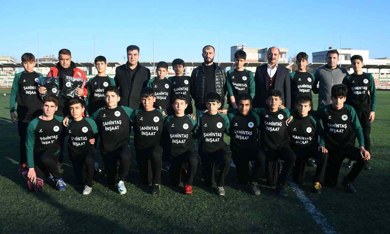 Amatör sporculara eşofman desteği