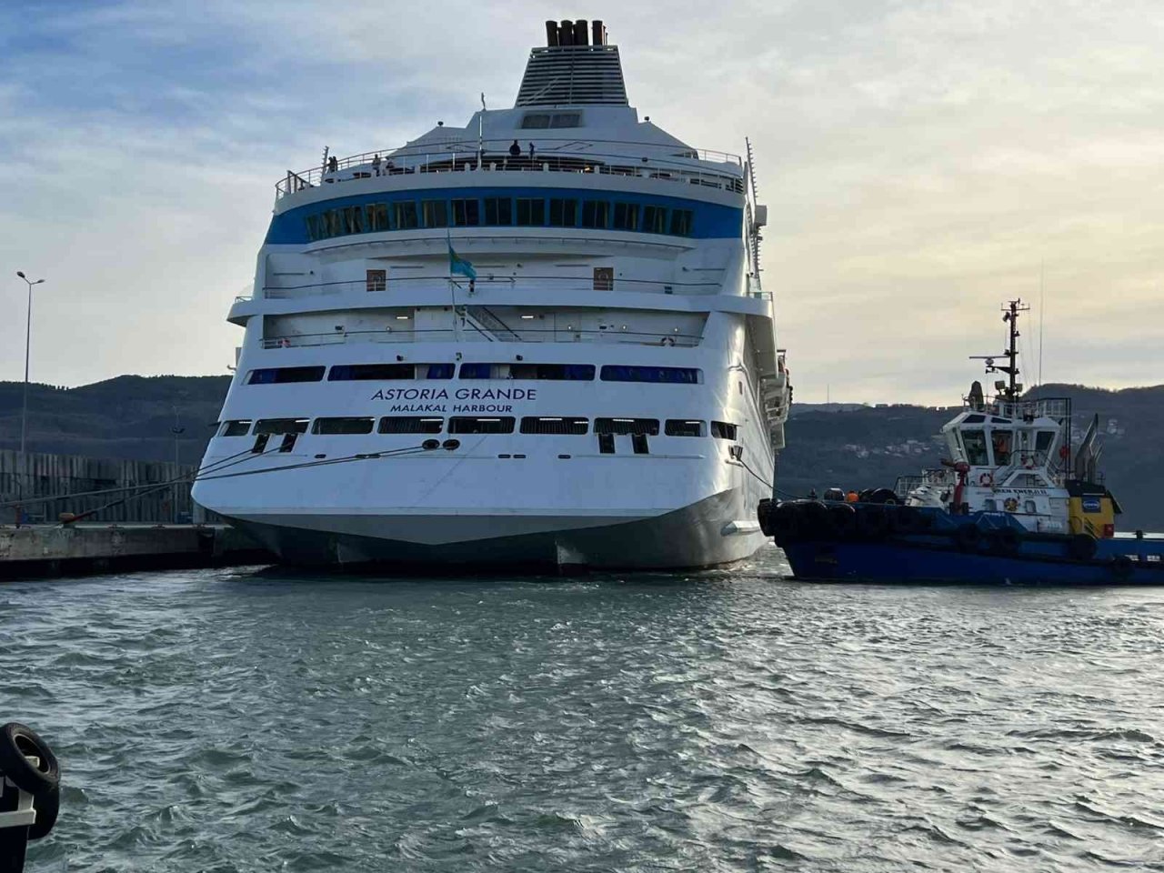 Usturmaçalara çarpan kruvaziyerin yolcuları uçakla Rusya’ya dönecek