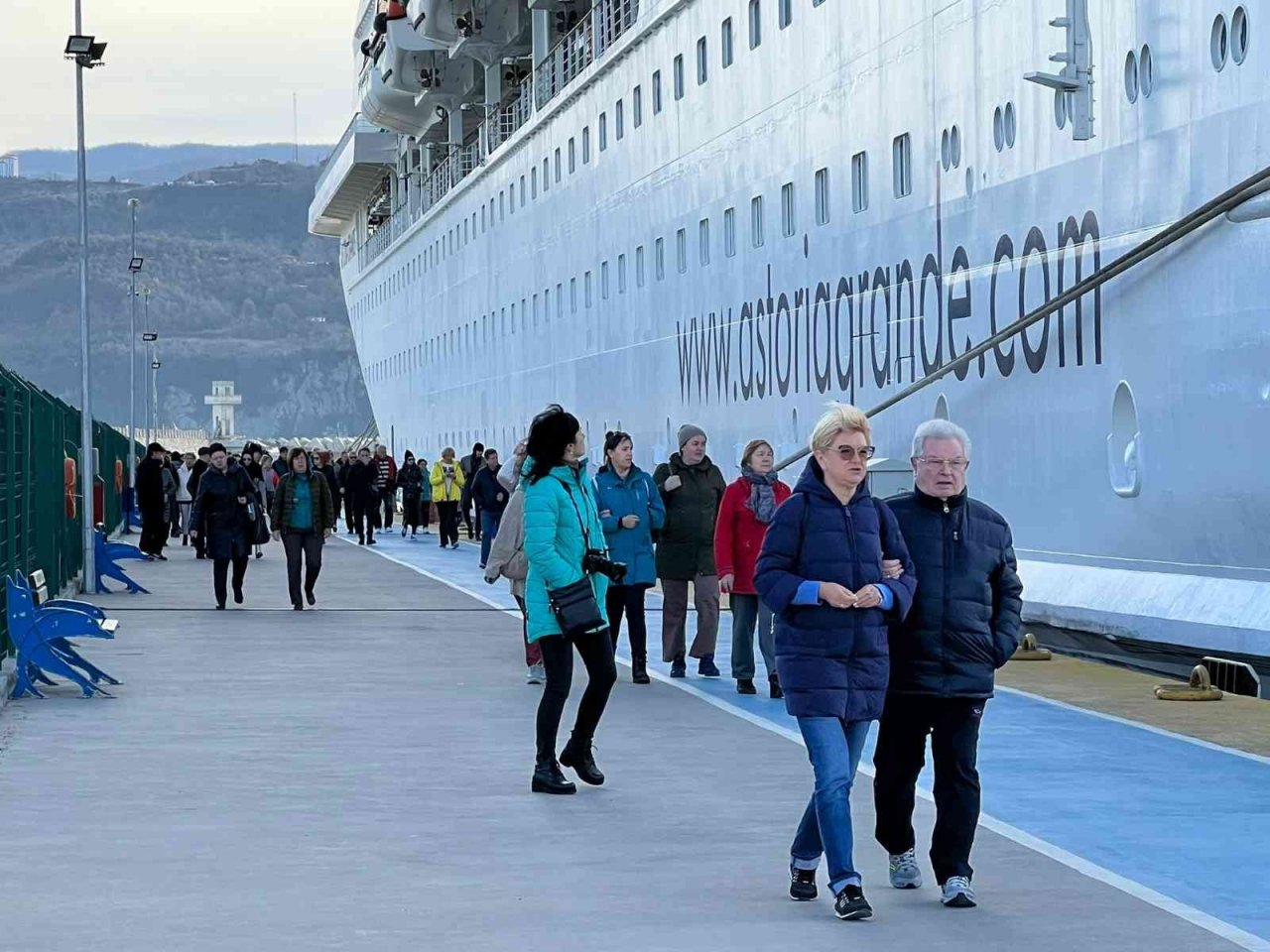 Usturmaçalara çarpan kruvaziyerin yolcuları uçakla Rusya’ya dönecek