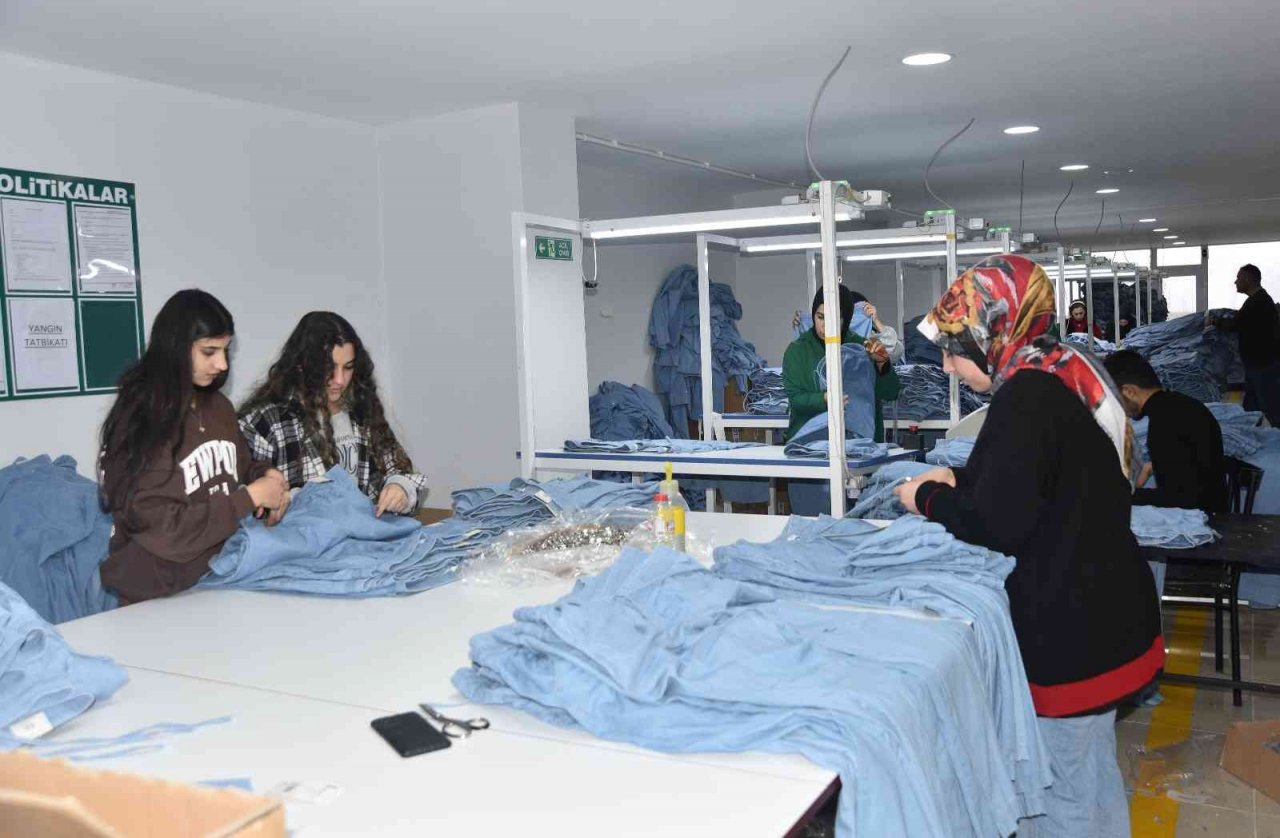 Ahlat’taki tekstil atölyeleri kadın istihdamına büyük katkı sağlıyor