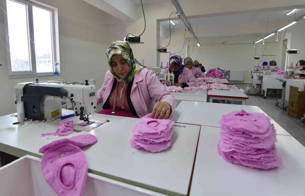 Ahlat’taki tekstil atölyeleri kadın istihdamına büyük katkı sağlıyor