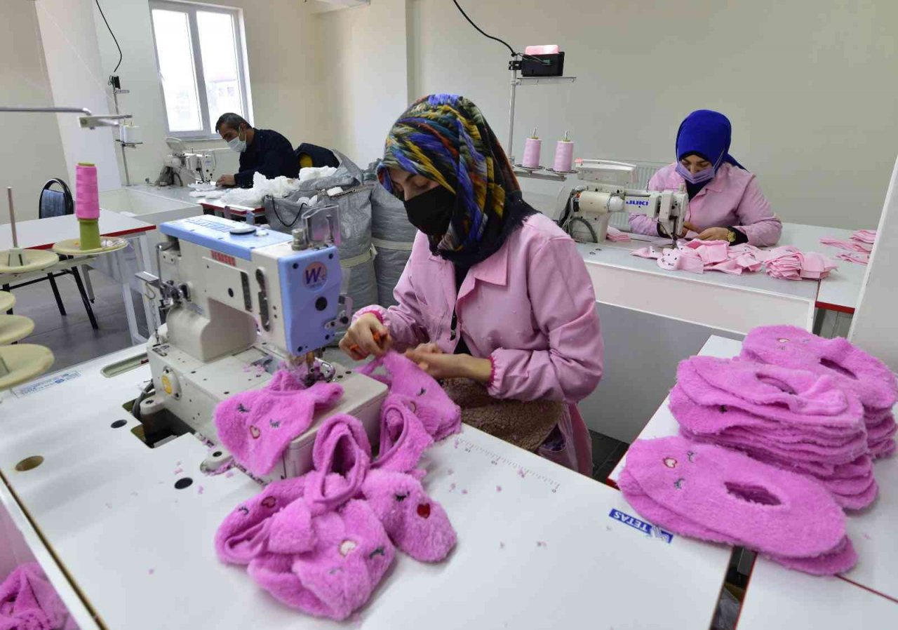 Ahlat’taki tekstil atölyeleri kadın istihdamına büyük katkı sağlıyor
