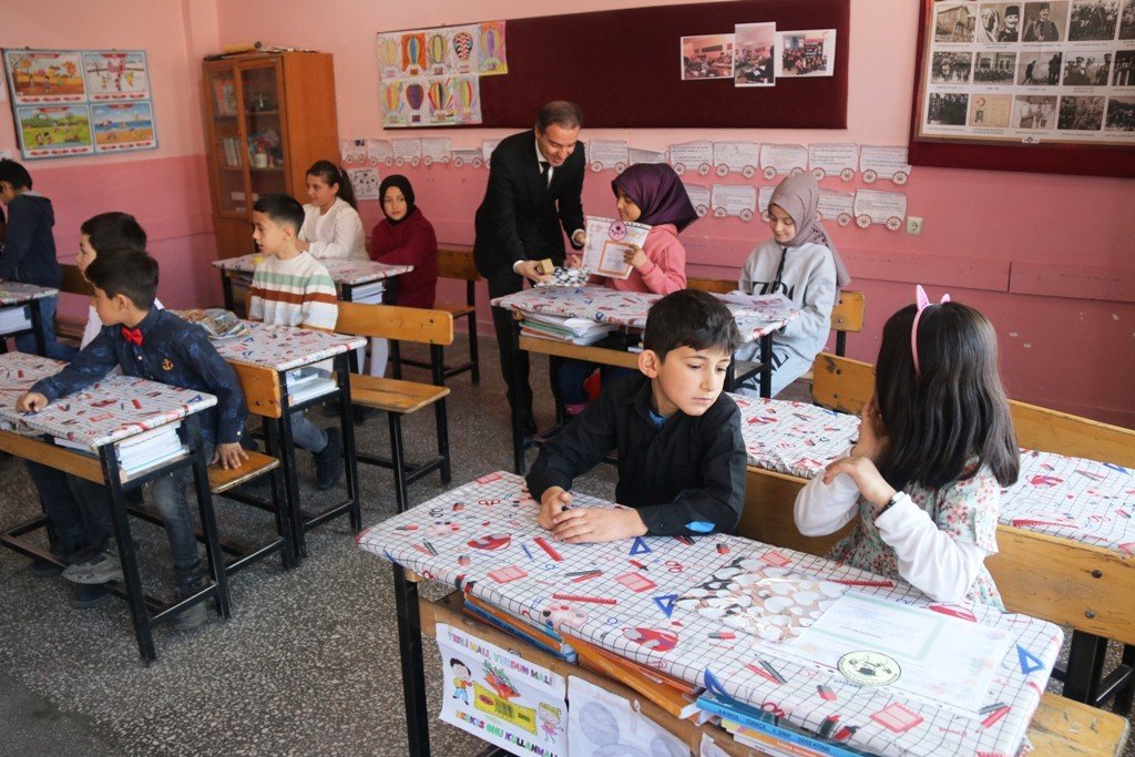 Bitlis’te 94 bin 320 öğrenci karne heyecanı yaşadı
