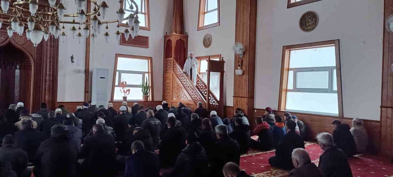 Çan’da Cuma namazı sonrası yağmur duası yapıldı