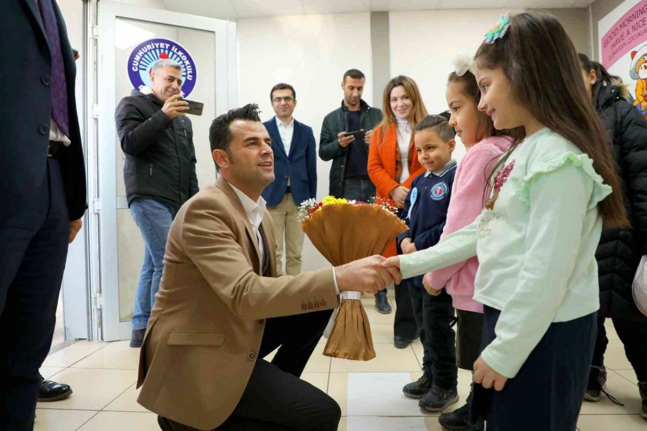 Öğrenciler karne heyecanını belediye başkanıyla yaşadı