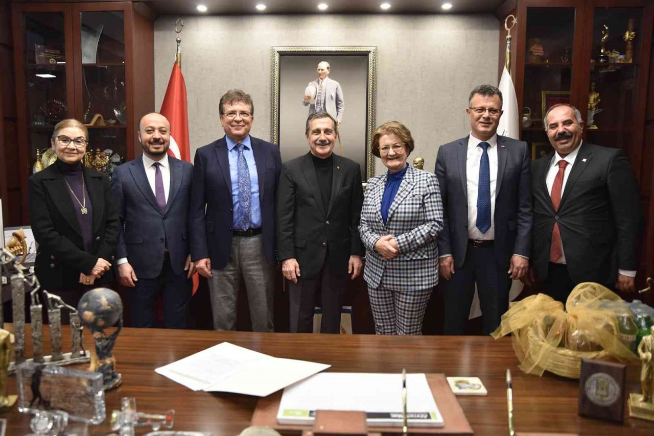 Tepebaşı’na hayran oldular, Başkan Ataç’ı üyeliğe davet ettiler
