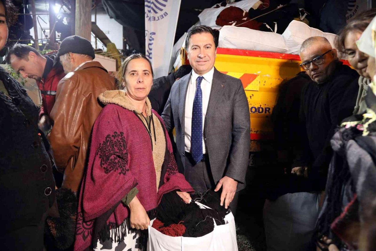 Evlerde üretilen halıların ipi, belediyeden