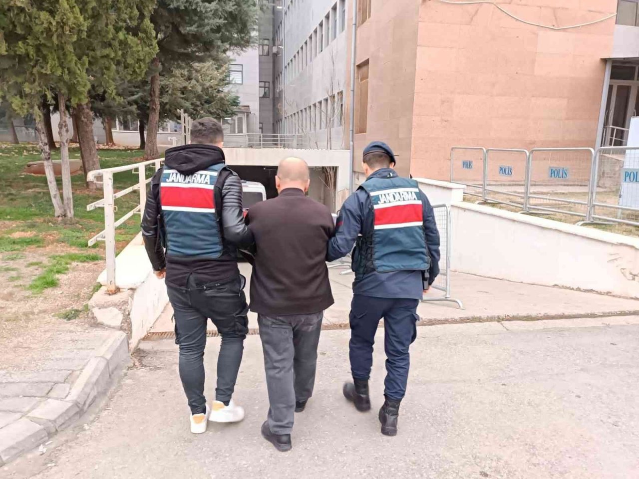 Gaziantep’te 135 litre kaçak alkol ele geçirildi