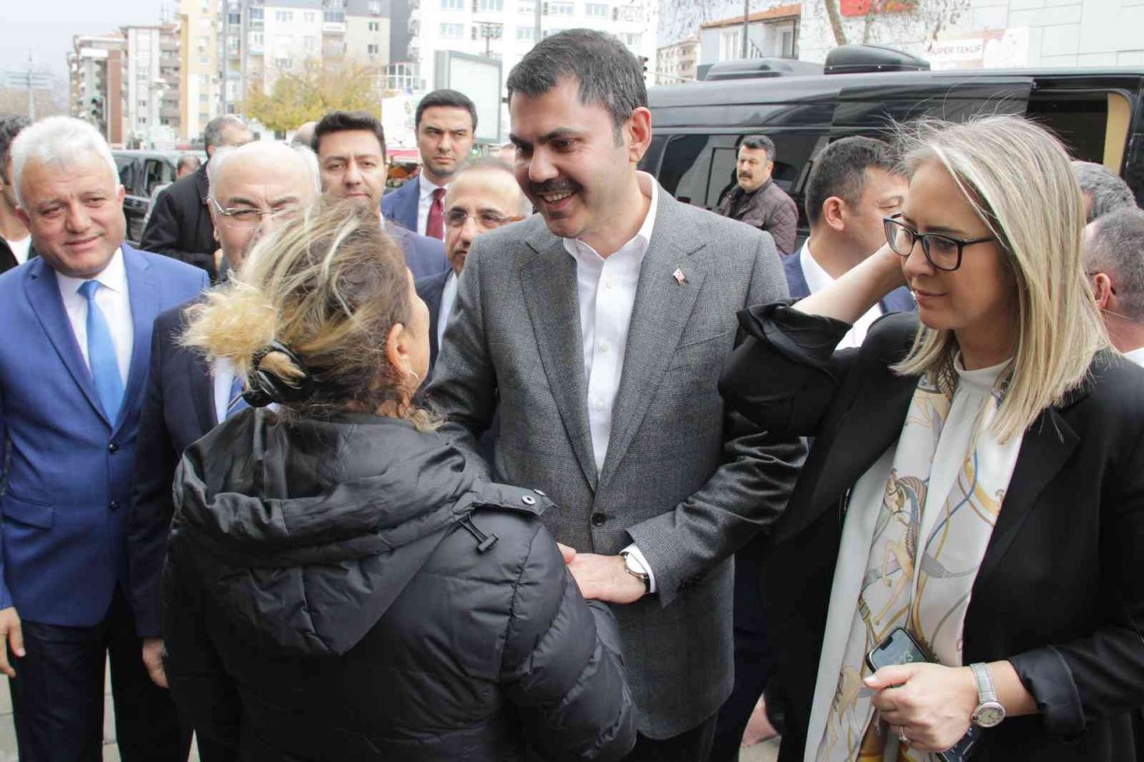 İzmirli depremzededen Bakan Kurum’a konut teşekkürü