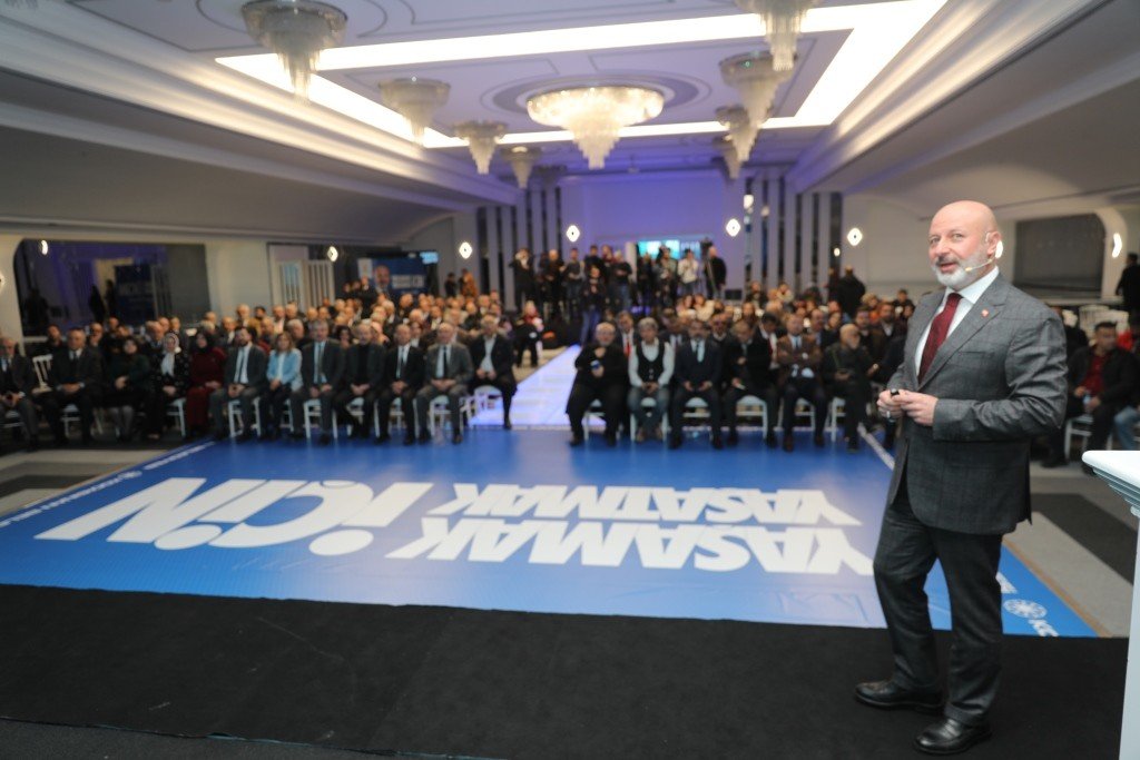 Başkan Çolakbayrakdar: "Şehri geleceğe taşıyacak bir vizyon ile çalışıyoruz"