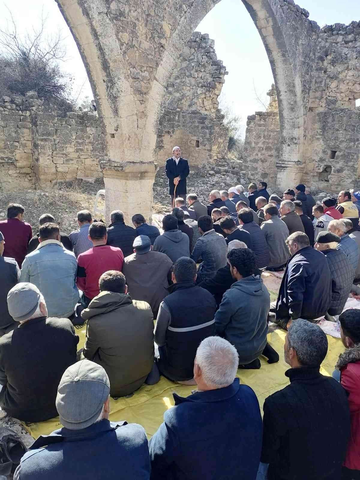 Mersin’de yağmur duasına çıkıldı