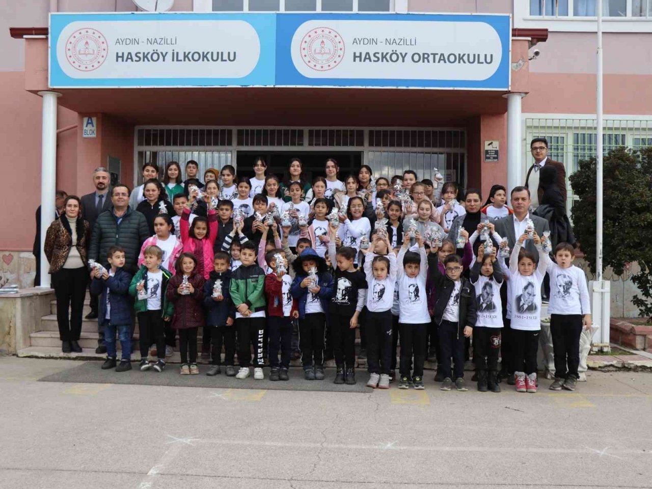 Başkan Özcan karne heyecanına ortak oldu