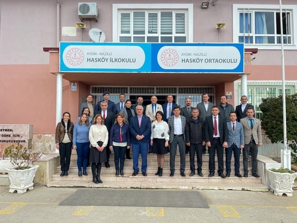 Başkan Özcan karne heyecanına ortak oldu